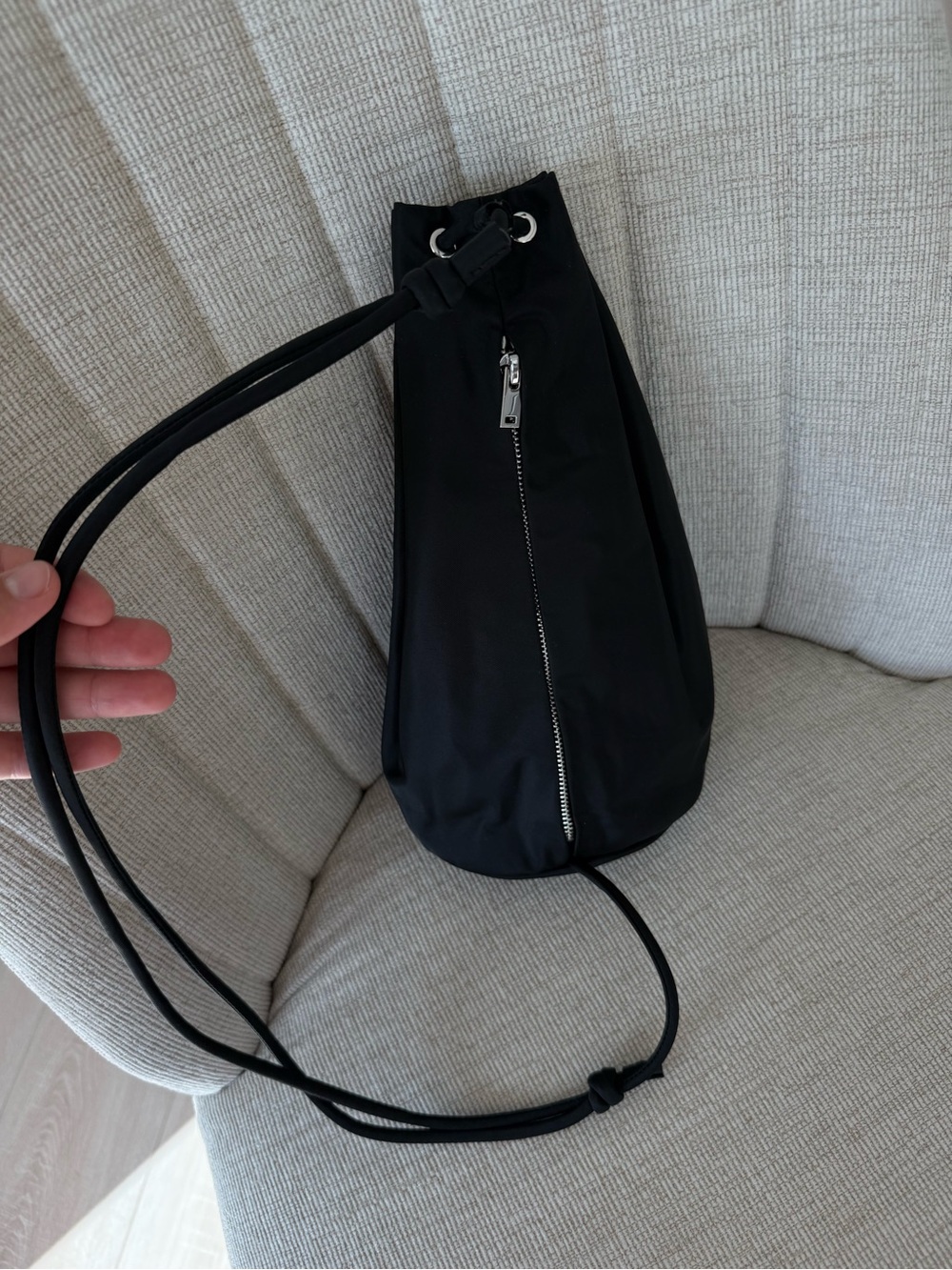 Cos drawstring crossbody bag - Picture 4 of 6